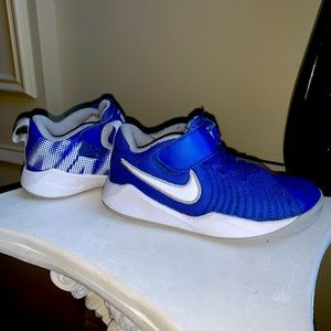 Boys Nike Team Hustle Quick size 10 1/2